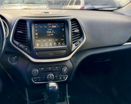 Белый Джип Чероки, объемом двигателя 2.36 л и пробегом 220 тыс. км за 12000 $, фото 18 на Automoto.ua