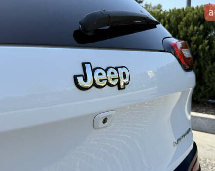 Джип Чероки 2014 в Днепре (Днепропетровске) на Automoto.ua Белый Джип Чероки, объемом двигателя 2.36 л и пробегом 359 тыс. км за 13300 $, фото 24 на Automoto.ua