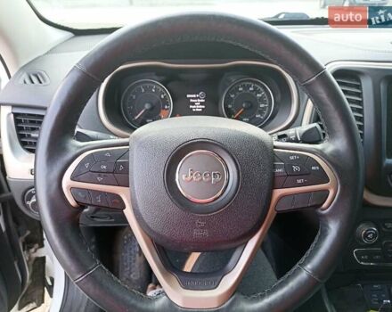 Джип Чероки 2014 в Ужгороде на Automoto.ua Белый Джип Чероки, объемом двигателя 2.4 л и пробегом 123 тыс. км за 17499 $, фото 5 на Automoto.ua