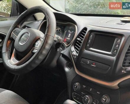 Джип Чероки 2014 в Киеве на Automoto.ua Белый Джип Чероки, объемом двигателя 2.4 л и пробегом 290 тыс. км за 12490 $, фото 29 на Automoto.ua