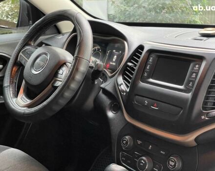 Джип Чероки 2014 в Киеве на Automoto.ua Белый Джип Чероки, объемом двигателя 2.4 л и пробегом 290 тыс. км за 12490 $, фото 29 на Automoto.ua