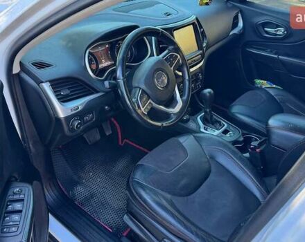Білий Джип Cherokee, об'ємом двигуна 2.36 л та пробігом 235 тис. км за 13800 $, фото 8 на Automoto.ua