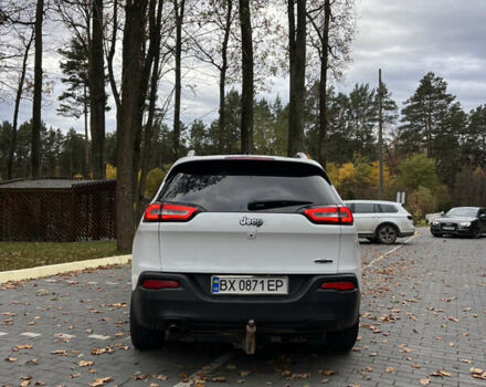 Джип Чероки 2014 в Шепетовке на Automoto.ua Белый Джип Чероки, объемом двигателя 2.36 л и пробегом 220 тыс. км за 10300 $, фото 3 на Automoto.ua