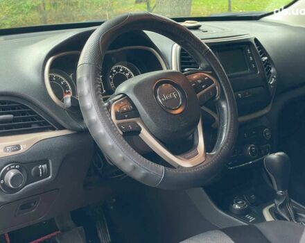 Джип Чероки 2014 в Киеве на Automoto.ua Белый Джип Чероки, объемом двигателя 2.4 л и пробегом 290 тыс. км за 12490 $, фото 12 на Automoto.ua
