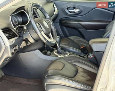 Білий Джип Cherokee, об'ємом двигуна 3.2 л та пробігом 135 тис. км за 12300 $, фото 14 на Automoto.ua