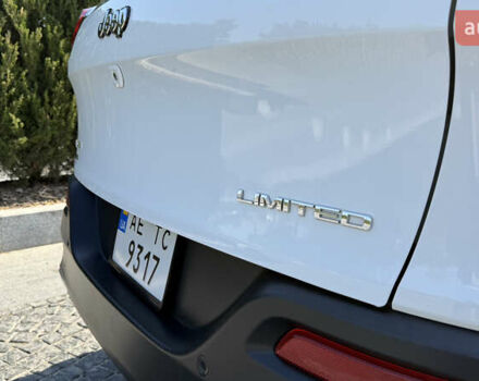 Джип Чероки 2014 в Днепре (Днепропетровске) на Automoto.ua Белый Джип Чероки, объемом двигателя 2.36 л и пробегом 359 тыс. км за 13300 $, фото 22 на Automoto.ua