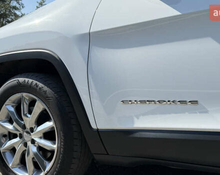 Джип Чероки 2014 в Днепре (Днепропетровске) на Automoto.ua Белый Джип Чероки, объемом двигателя 2.36 л и пробегом 359 тыс. км за 13300 $, фото 21 на Automoto.ua