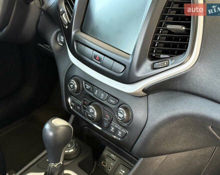 Білий Джип Cherokee, об'ємом двигуна 3.2 л та пробігом 135 тис. км за 12300 $, фото 28 на Automoto.ua
