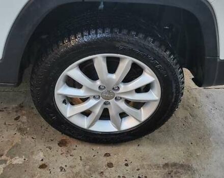 Джип Чероки 2014 в Прилуках на Automoto.ua Белый Джип Чероки, объемом двигателя 2.36 л и пробегом 98 тыс. км за 16000 $, фото 16 на Automoto.ua