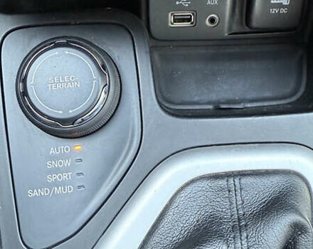 Джип Чероки 2014 в Днепре (Днепропетровске) на Automoto.ua Белый Джип Чероки, объемом двигателя 2.36 л и пробегом 359 тыс. км за 13300 $, фото 35 на Automoto.ua