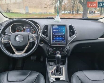 Белый Джип Чероки, объемом двигателя 3.2 л и пробегом 135 тыс. км за 14500 $, фото 12 на Automoto.ua