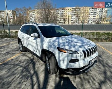Белый Джип Чероки, объемом двигателя 2.36 л и пробегом 295 тыс. км за 13000 $, фото 4 на Automoto.ua