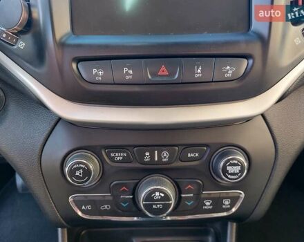 Білий Джип Cherokee, об'ємом двигуна 3.24 л та пробігом 167 тис. км за 12400 $, фото 15 на Automoto.ua