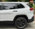 Джип Чероки 2014 в Киеве на Automoto.ua Белый Джип Чероки, объемом двигателя 2.4 л и пробегом 290 тыс. км за 12490 $, фото 9 на Automoto.ua