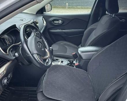 Білий Джип Cherokee, об'ємом двигуна 2.36 л та пробігом 190 тис. км за 10000 $, фото 4 на Automoto.ua