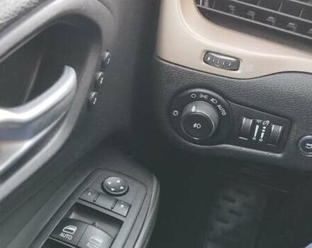 Джип Чероки 2014 в Прилуках на Automoto.ua Белый Джип Чероки, объемом двигателя 2.36 л и пробегом 98 тыс. км за 16000 $, фото 13 на Automoto.ua