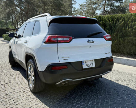 Джип Чероки 2014 в Днепре (Днепропетровске) на Automoto.ua Белый Джип Чероки, объемом двигателя 2.36 л и пробегом 359 тыс. км за 13300 $, фото 2 на Automoto.ua