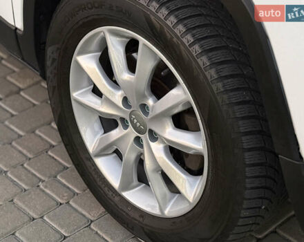 Білий Джип Cherokee, об'ємом двигуна 3.2 л та пробігом 135 тис. км за 12300 $, фото 5 на Automoto.ua