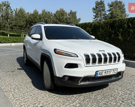 Джип Чероки 2014 в Днепре (Днепропетровске) на Automoto.ua Белый Джип Чероки, объемом двигателя 2.36 л и пробегом 359 тыс. км за 13300 $, фото 4 на Automoto.ua