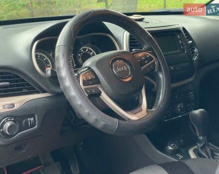 Джип Чероки 2014 в Киеве на Automoto.ua Белый Джип Чероки, объемом двигателя 2.4 л и пробегом 290 тыс. км за 12490 $, фото 12 на Automoto.ua