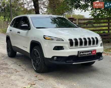 Джип Чероки 2014 в Киеве на Automoto.ua Белый Джип Чероки, объемом двигателя 2.4 л и пробегом 290 тыс. км за 12490 $, фото 2 на Automoto.ua