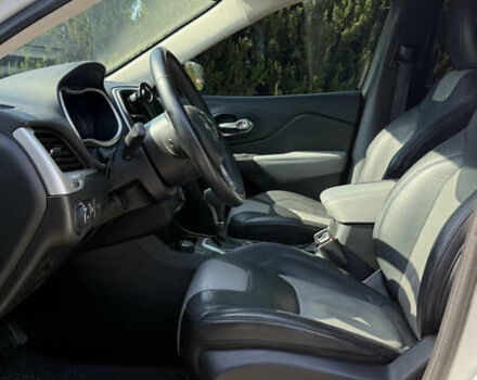 Джип Чероки 2014 в Днепре (Днепропетровске) на Automoto.ua Белый Джип Чероки, объемом двигателя 2.36 л и пробегом 359 тыс. км за 13300 $, фото 7 на Automoto.ua