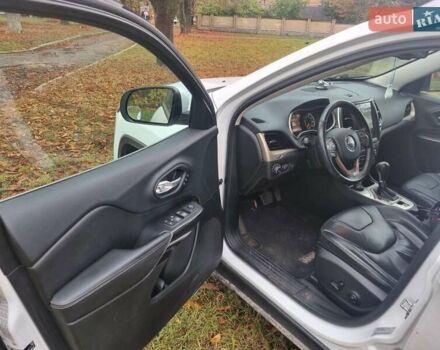 Белый Джип Чероки, объемом двигателя 3.2 л и пробегом 135 тыс. км за 13999 $, фото 3 на Automoto.ua