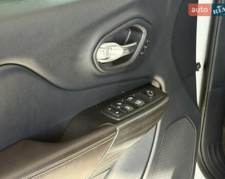 Білий Джип Cherokee, об'ємом двигуна 3.2 л та пробігом 135 тис. км за 12300 $, фото 15 на Automoto.ua