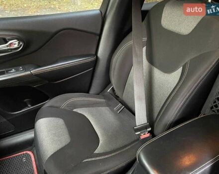 Джип Чероки 2014 в Киеве на Automoto.ua Белый Джип Чероки, объемом двигателя 2.4 л и пробегом 290 тыс. км за 12490 $, фото 20 на Automoto.ua