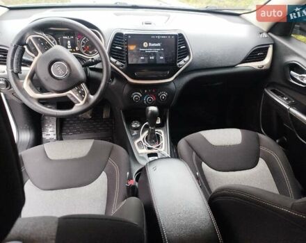 Белый Джип Чероки, объемом двигателя 2.36 л и пробегом 270 тыс. км за 11400 $, фото 6 на Automoto.ua