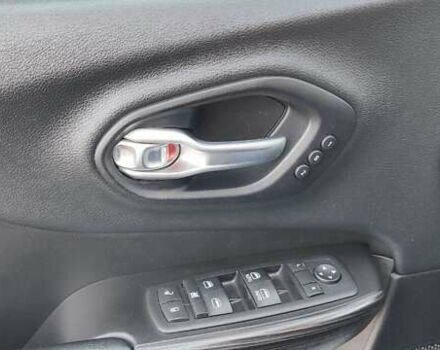 Джип Чероки 2014 в Прилуках на Automoto.ua Белый Джип Чероки, объемом двигателя 2.36 л и пробегом 98 тыс. км за 16000 $, фото 12 на Automoto.ua