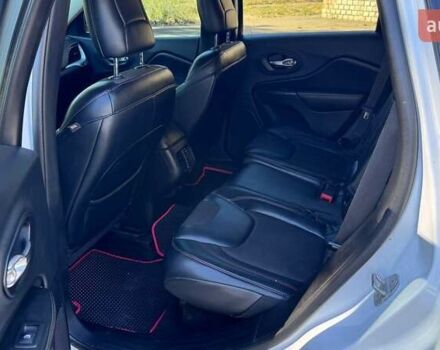 Білий Джип Cherokee, об'ємом двигуна 2.36 л та пробігом 235 тис. км за 13800 $, фото 9 на Automoto.ua