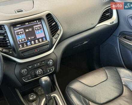 Білий Джип Cherokee, об'ємом двигуна 3.2 л та пробігом 135 тис. км за 12300 $, фото 13 на Automoto.ua