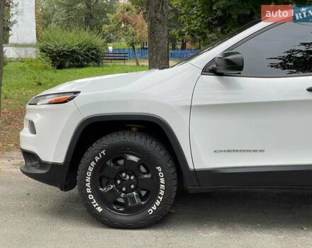 Джип Чероки 2014 в Киеве на Automoto.ua Белый Джип Чероки, объемом двигателя 2.4 л и пробегом 290 тыс. км за 12490 $, фото 10 на Automoto.ua
