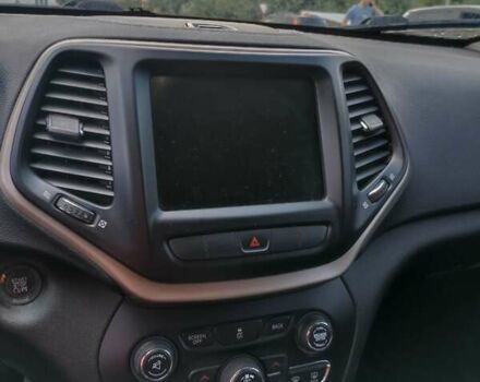 Джип Чероки 2014 в Ужгороде на Automoto.ua Белый Джип Чероки, объемом двигателя 2.4 л и пробегом 123 тыс. км за 17499 $, фото 4 на Automoto.ua