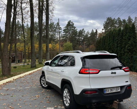Джип Чероки 2014 в Шепетовке на Automoto.ua Белый Джип Чероки, объемом двигателя 2.36 л и пробегом 220 тыс. км за 10300 $, фото 4 на Automoto.ua