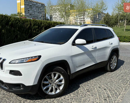 Джип Чероки 2014 в Днепре (Днепропетровске) на Automoto.ua Белый Джип Чероки, объемом двигателя 2.36 л и пробегом 359 тыс. км за 13300 $, фото 1 на Automoto.ua