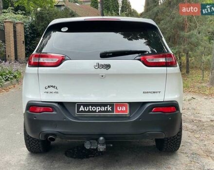 Джип Чероки 2014 в Киеве на Automoto.ua Белый Джип Чероки, объемом двигателя 2.4 л и пробегом 290 тыс. км за 12490 $, фото 7 на Automoto.ua