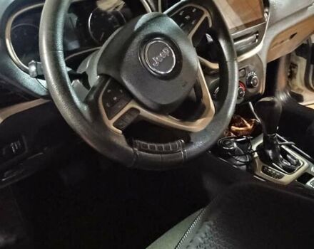 Джип Cherokee 2014 у Харкові на Automoto.ua Білий Джип Cherokee, об'ємом двигуна 2.36 л та пробігом 270 тис. км за 11000 $, фото 6 на Automoto.ua