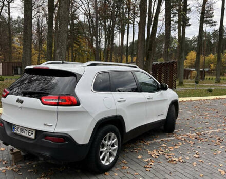 Джип Чероки 2014 в Шепетовке на Automoto.ua Белый Джип Чероки, объемом двигателя 2.36 л и пробегом 220 тыс. км за 10300 $, фото 2 на Automoto.ua