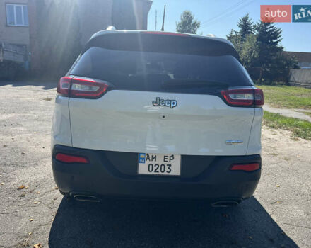 Білий Джип Cherokee, об'ємом двигуна 3.2 л та пробігом 255 тис. км за 13200 $, фото 16 на Automoto.ua