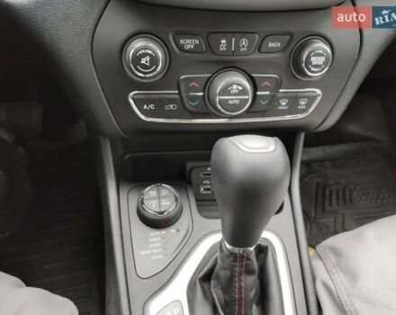 Белый Джип Чероки, объемом двигателя 3.2 л и пробегом 70 тыс. км за 21500 $, фото 32 на Automoto.ua