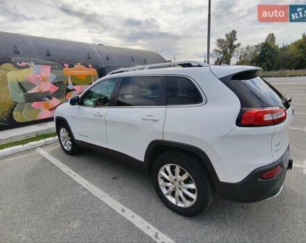 Джип Cherokee 2015 у Києві на Automoto.ua Білий Джип Cherokee, об'ємом двигуна 3.24 л та пробігом 148 тис. км за 13800 $, фото 2 на Automoto.ua