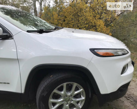 Джип Чероки 2015 в Киеве на Automoto.ua Белый Джип Чероки, объемом двигателя 3.24 л и пробегом 100 тыс. км за 15200 $, фото 15 на Automoto.ua