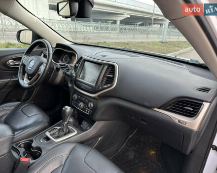 Белый Джип Чероки, объемом двигателя 3.24 л и пробегом 200 тыс. км за 12990 $, фото 18 на Automoto.ua