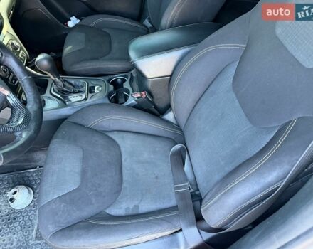 Білий Джип Cherokee, об'ємом двигуна 2.36 л та пробігом 260 тис. км за 4500 $, фото 12 на Automoto.ua