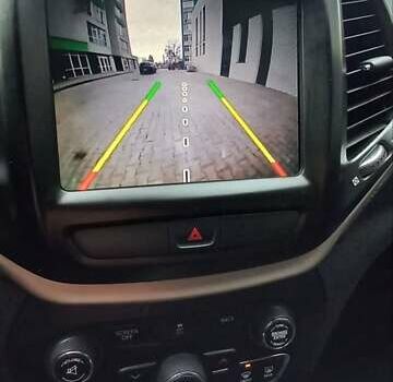 Білий Джип Cherokee, об'ємом двигуна 2.4 л та пробігом 221 тис. км за 12550 $, фото 15 на Automoto.ua