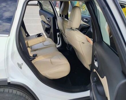 Джип Cherokee 2015 у Києві на Automoto.ua Білий Джип Cherokee, об'ємом двигуна 3.24 л та пробігом 148 тис. км за 13800 $, фото 5 на Automoto.ua