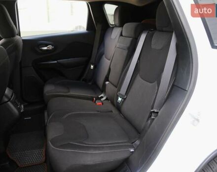 Білий Джип Cherokee, об'ємом двигуна 2.36 л та пробігом 163 тис. км за 15500 $, фото 9 на Automoto.ua