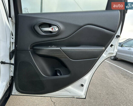 Белый Джип Чероки, объемом двигателя 3.24 л и пробегом 200 тыс. км за 12990 $, фото 27 на Automoto.ua